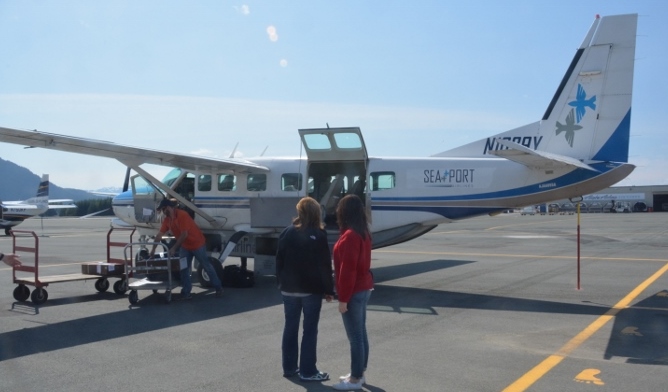 small plane transport to Gustavus